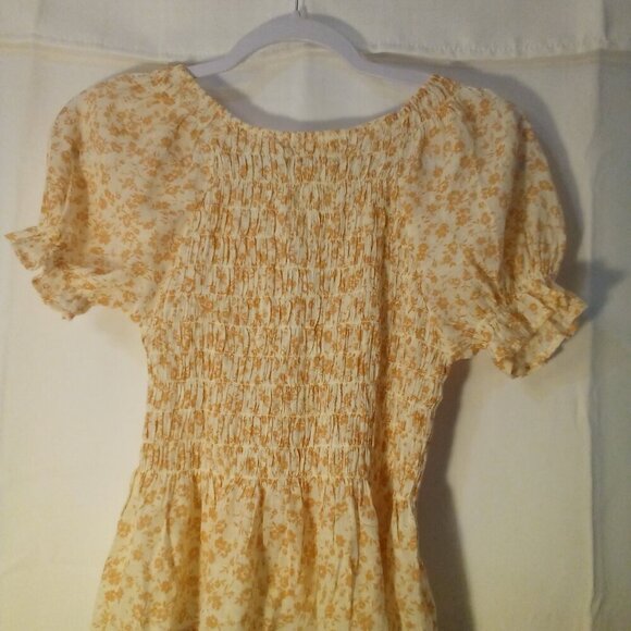 Blu Pepper Blouse Women S Short Sleeve Cropped V-Neck Smocked Floral Tan - Picture 11 of 14